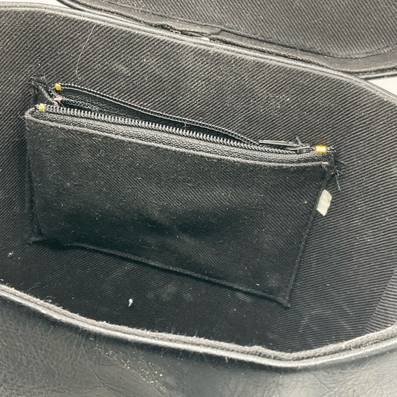 “VINTAGE” Faux Leather Unique Top Handle / Strap Gold Accents Bag. - Picture 12 of 13